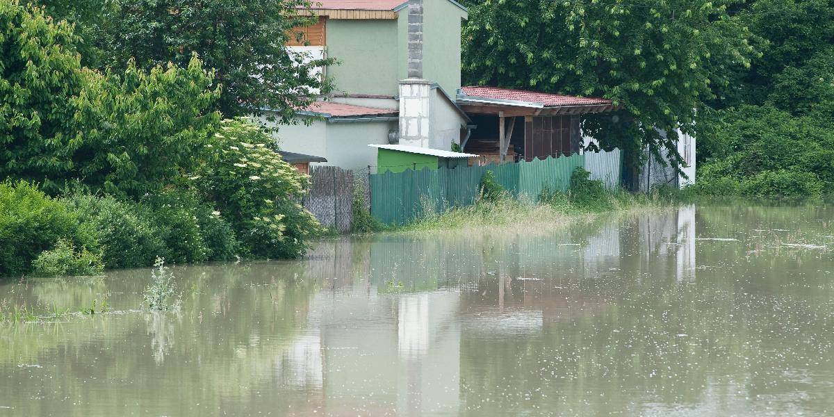 Po búrkach zaplavilo v okrese Kladno niekoľko domov