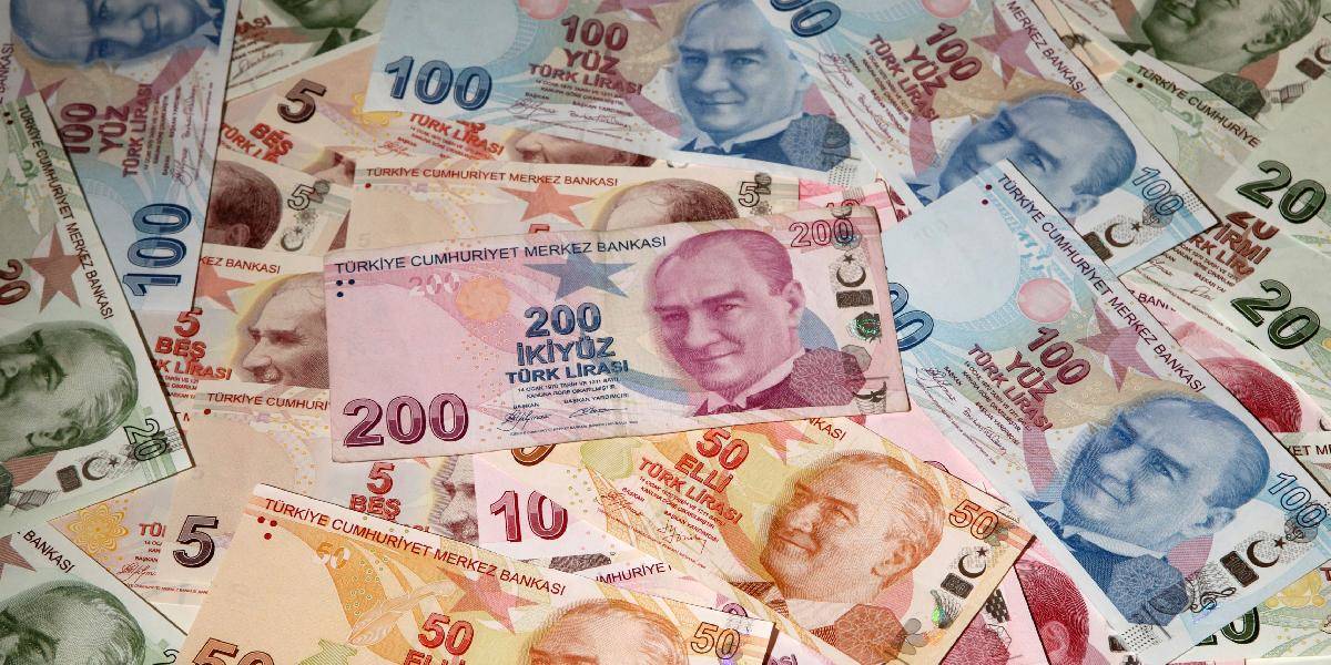 Turecký premiér: Zahrdúsim špekulantov na finančných trhoch!