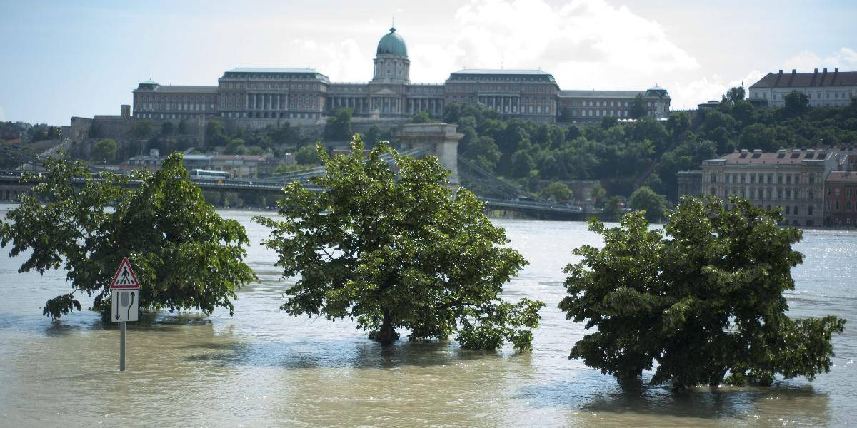 V Budapešti po osemhodinovej kulminácii začala hladina Dunaja klesať