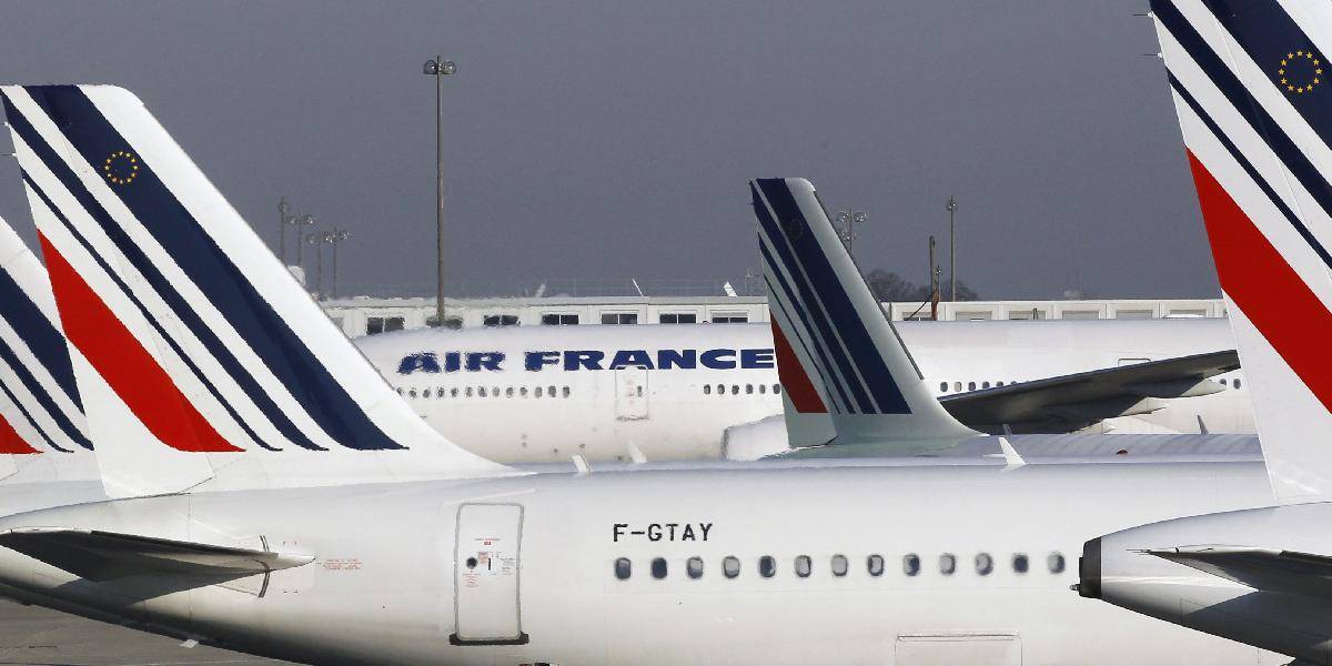 Francúzske letiská ochromil trojdňový štrajk, polovica letov je zrušená