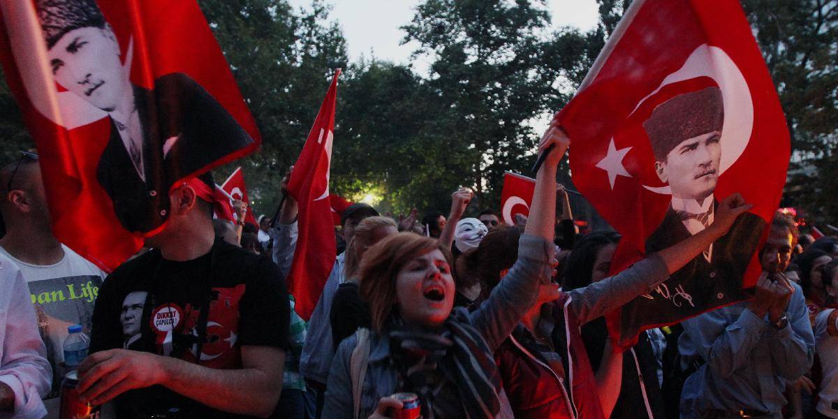 Erdogan vyzýva demonštrantov, aby sa stiahli z parku Gezi