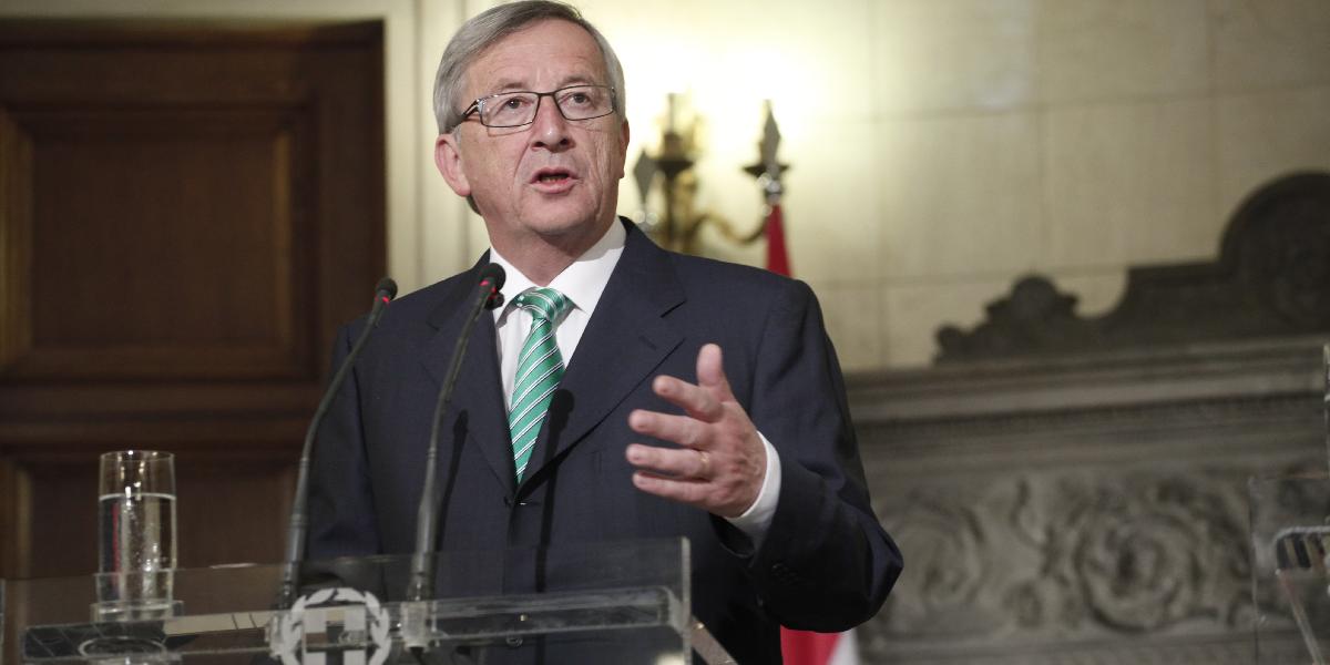 Záchranu Grécka sprevádzali chyby, priznal Juncker