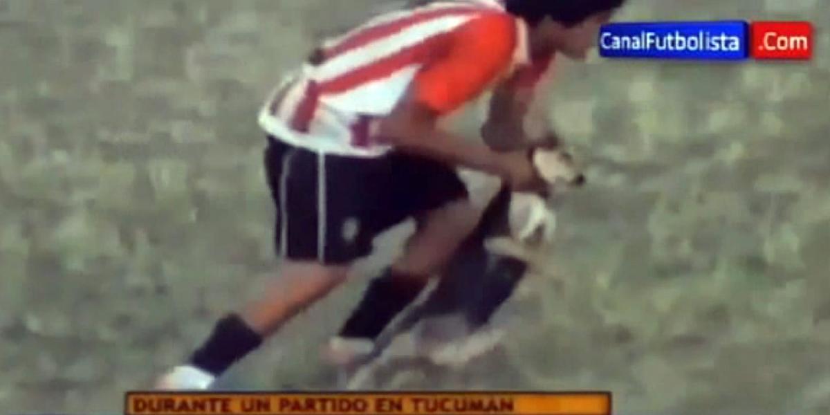 Argentínsky futbalista napadol na ihrisku psa, rozhodca ho vylúčil!