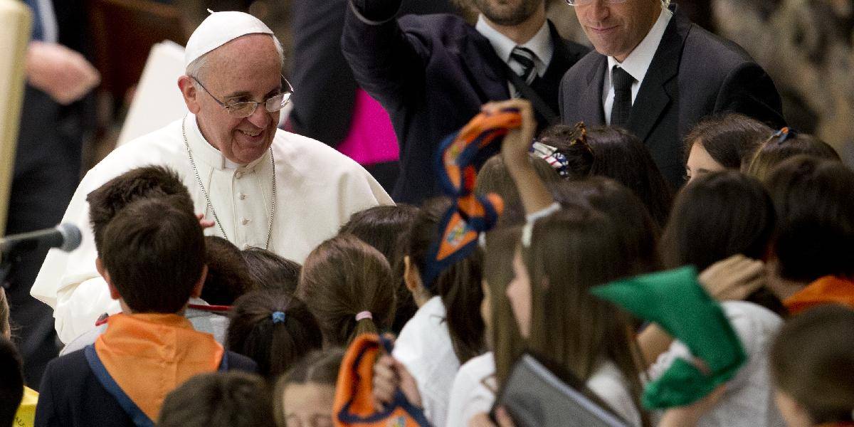 Pápež odsúdil zneužívanie detí na domácu prácu