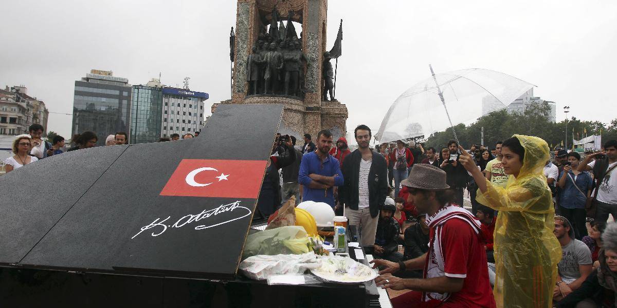 Turecká vláda chce mená ľudí, ktorí ošetrovali demonštrantov