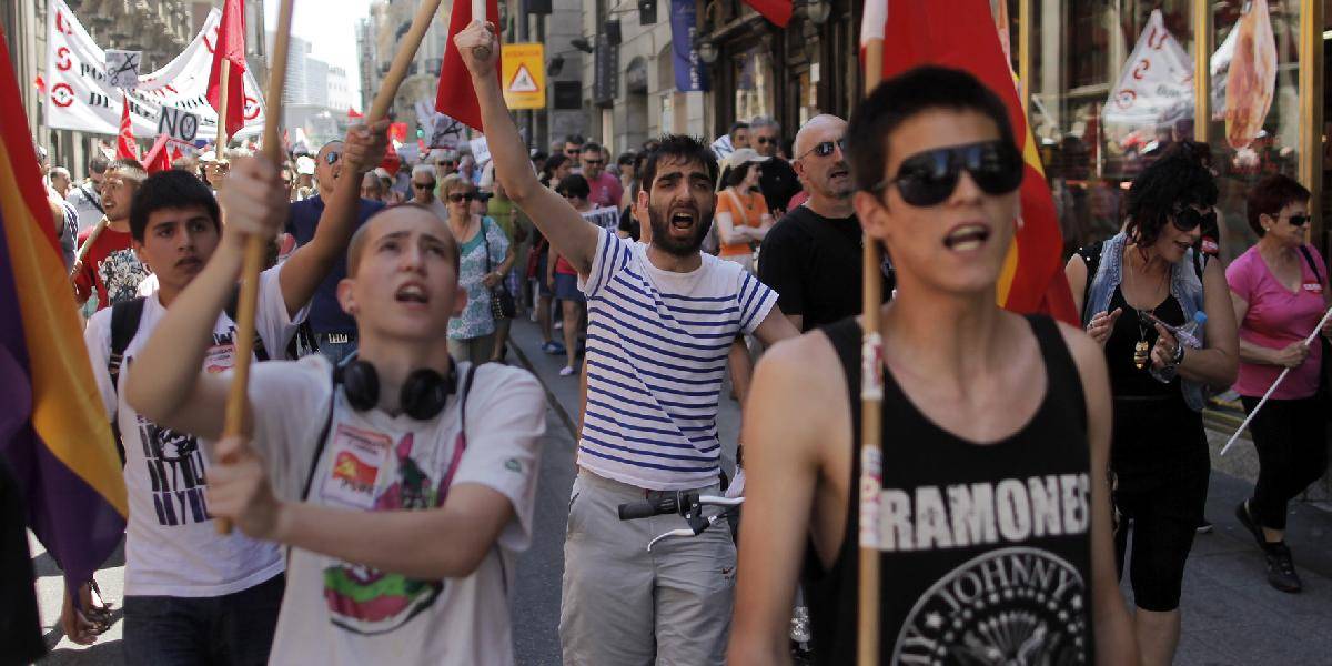Tisíce protestovali proti úsporným opatreniam v Španielsku