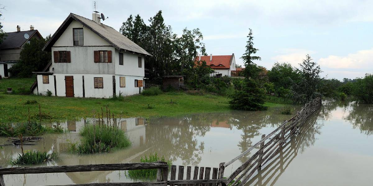 Povodne neskončili: Východným Slovenskom sa prehnala búrka!