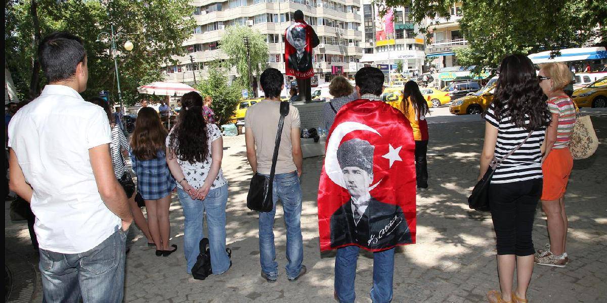 Stojací muž - symbol odporu proti Erdoganovi