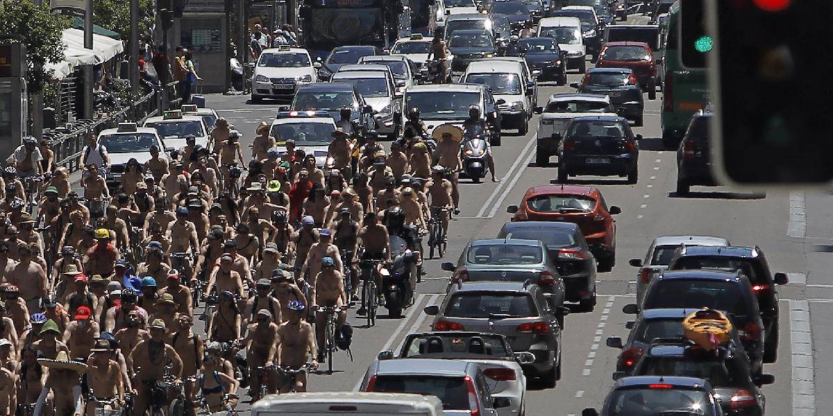Ulice Madridu zaplavili nahí cyklisti
