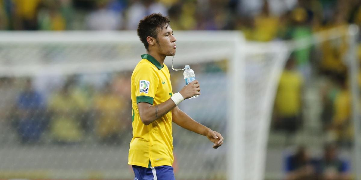 Neymar podporuje protesty, Prandellimu vadí brazílske peklo