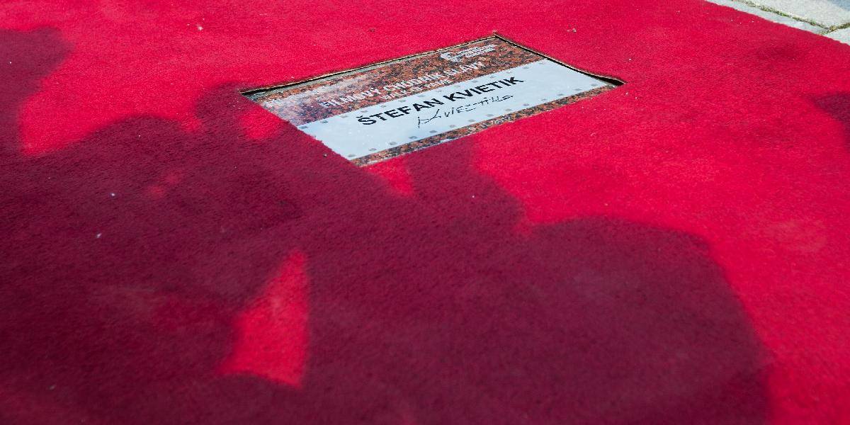 Na Filmovom chodníku slávy pribudla pamätná dlaždica herca Kvietika