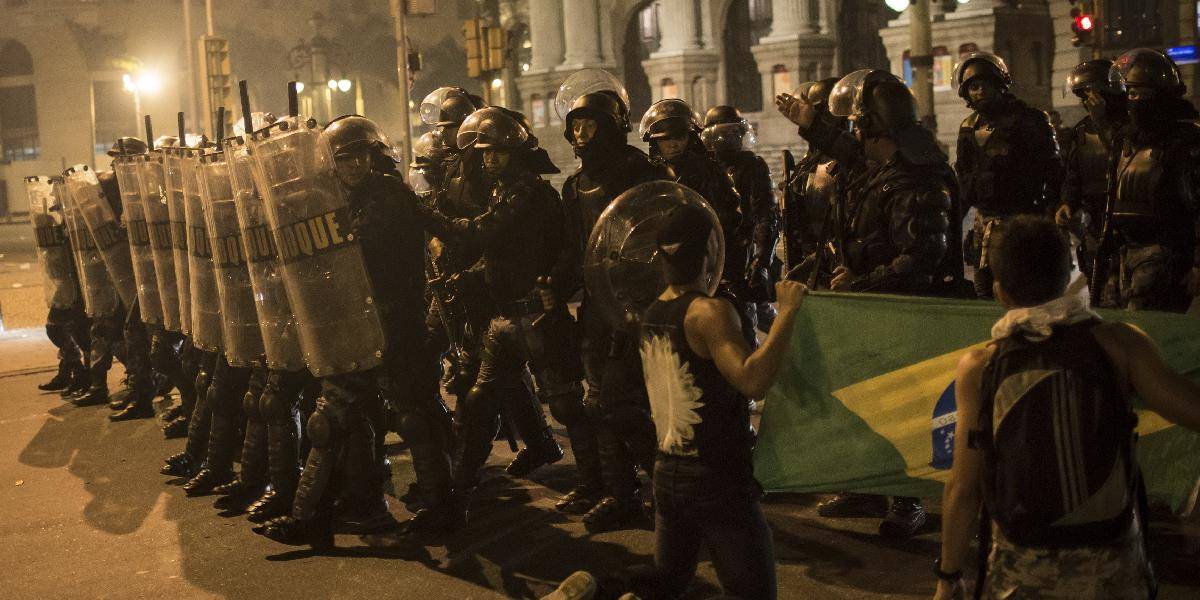 Nepokoje v Brazílii sa stupňujú, vláda mimoriadne zasadne