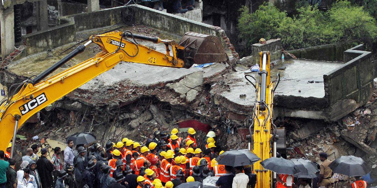V Mumbaji sa zrútila budova, najmenej 10 ľudí zomrelo