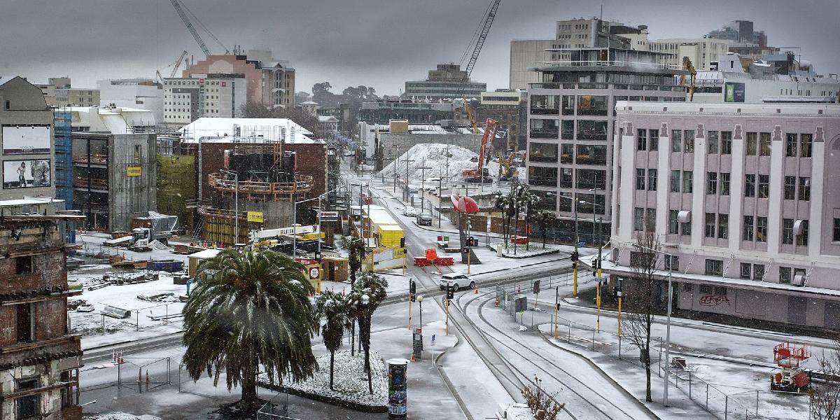 Snehová búrka na Novom Zélande zastavila lety a prerušila elektrinu
