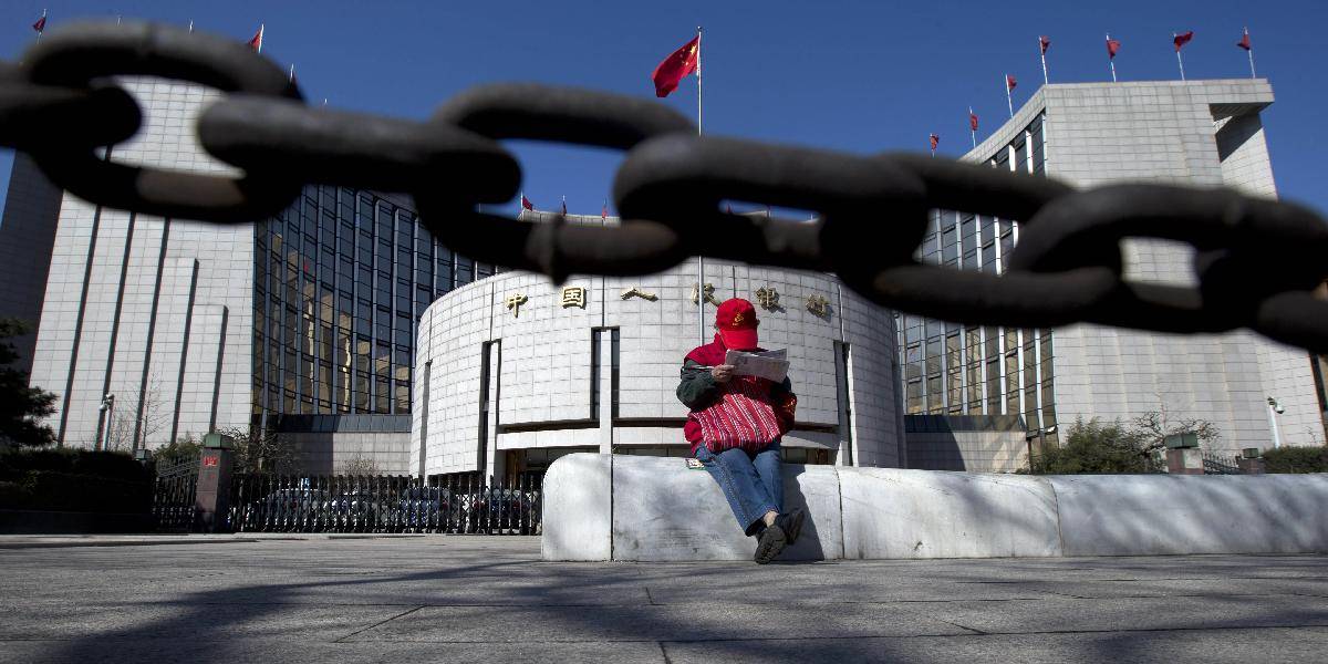 Nedostatok peňazí robí chaos na čínskom finančnom trhu: hrozí kríza?