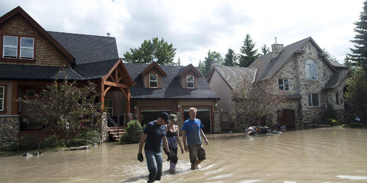 Povodne v kanadskej provincii Alberta sa zmiernili, voda ustupuje