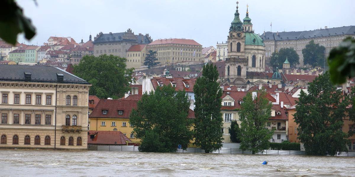 Praha sa pripravuje na veľkú vodu, na Vysočine hrozí zrútenie mosta