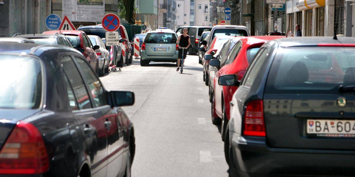 Bratislava chce od septembra zlepšiť parkovanie jednotným systémom