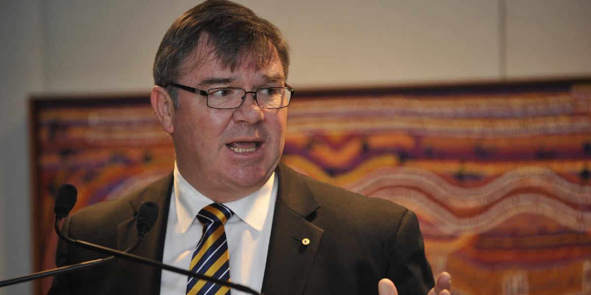 Austrálsky minister pochoval Mandelu, ospravedlnil sa