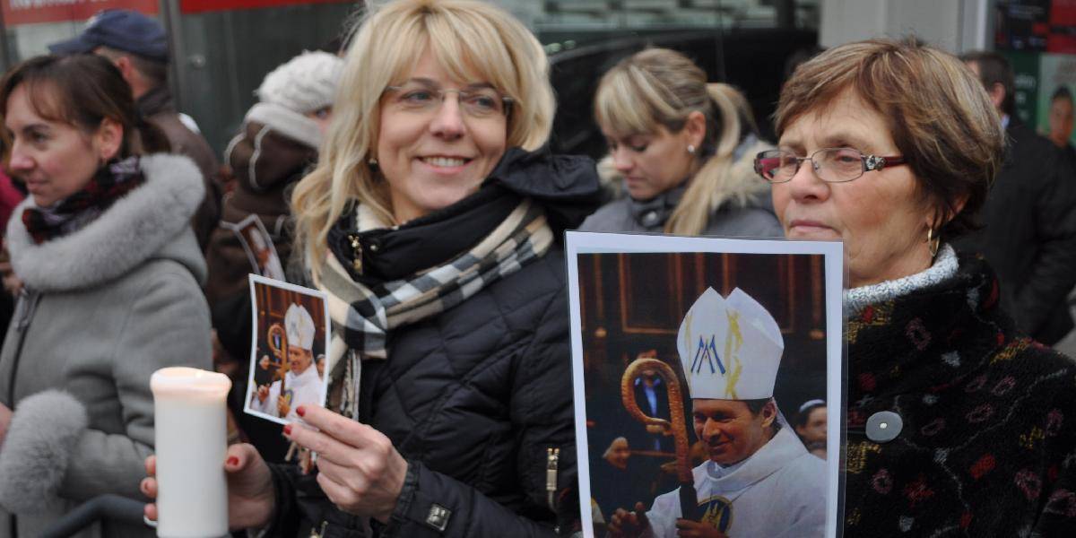Odvolaný arcibiskup Bezák má podporu aj v Česku