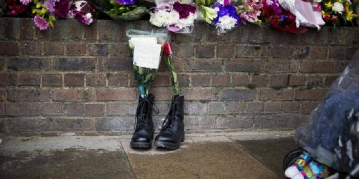 Mužov obvinených z vraždy vojaka v Londýne začnú súdiť v novembri