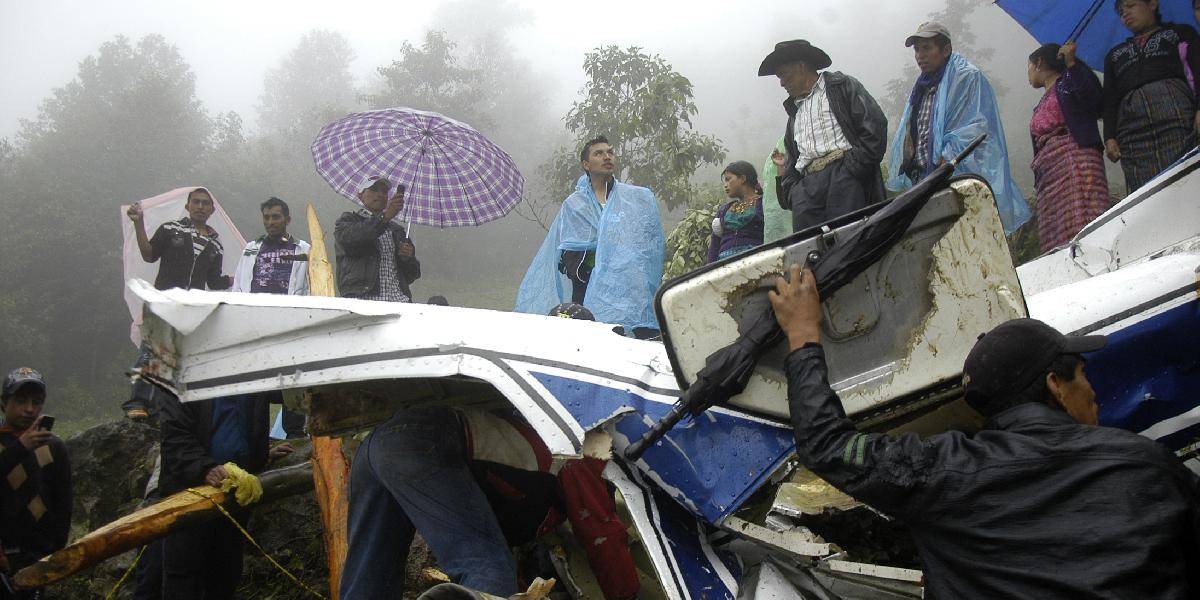 Šesť mŕtvych pri havárii lietadla v Guatemale
