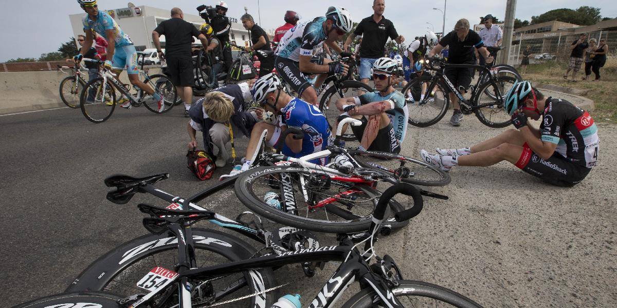 Cyklista Tony Martin má pomliaždené pľúca, otras mozgu a zranený lakeť!