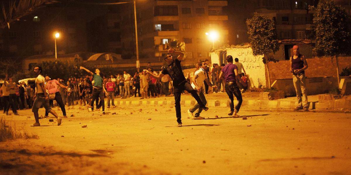 Masové demonštrácie proti Mursímu si vyžiadali päť obetí