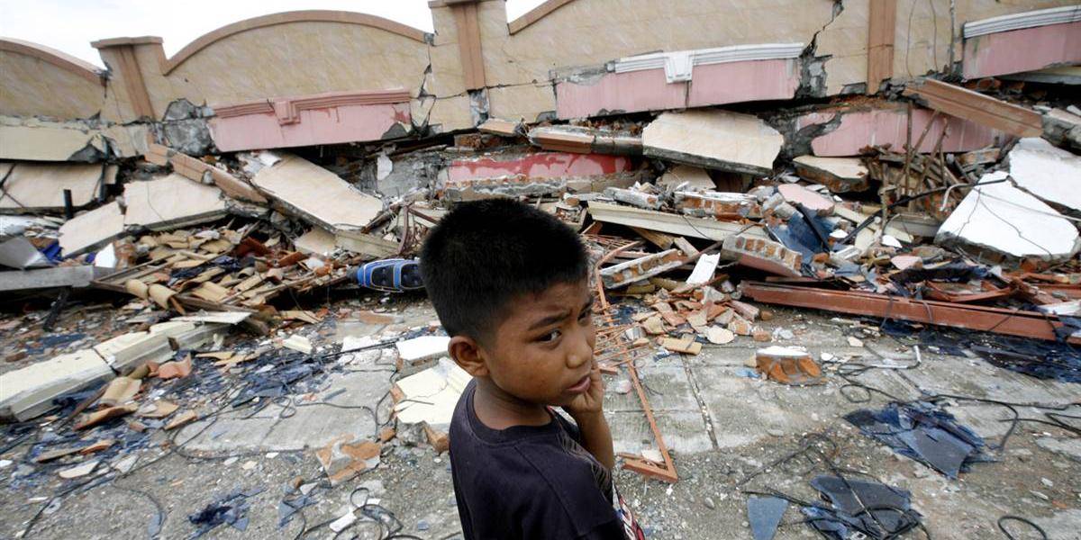 Zemetrasenie v Indonézii zranilo desiatky ľudí, zahynulo dieťa