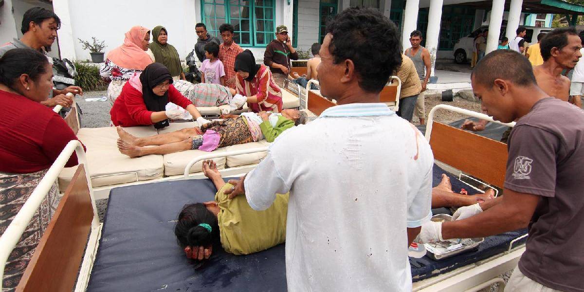 Pri zemetrasení sa zrútila mešita, zomrelo viacero detí