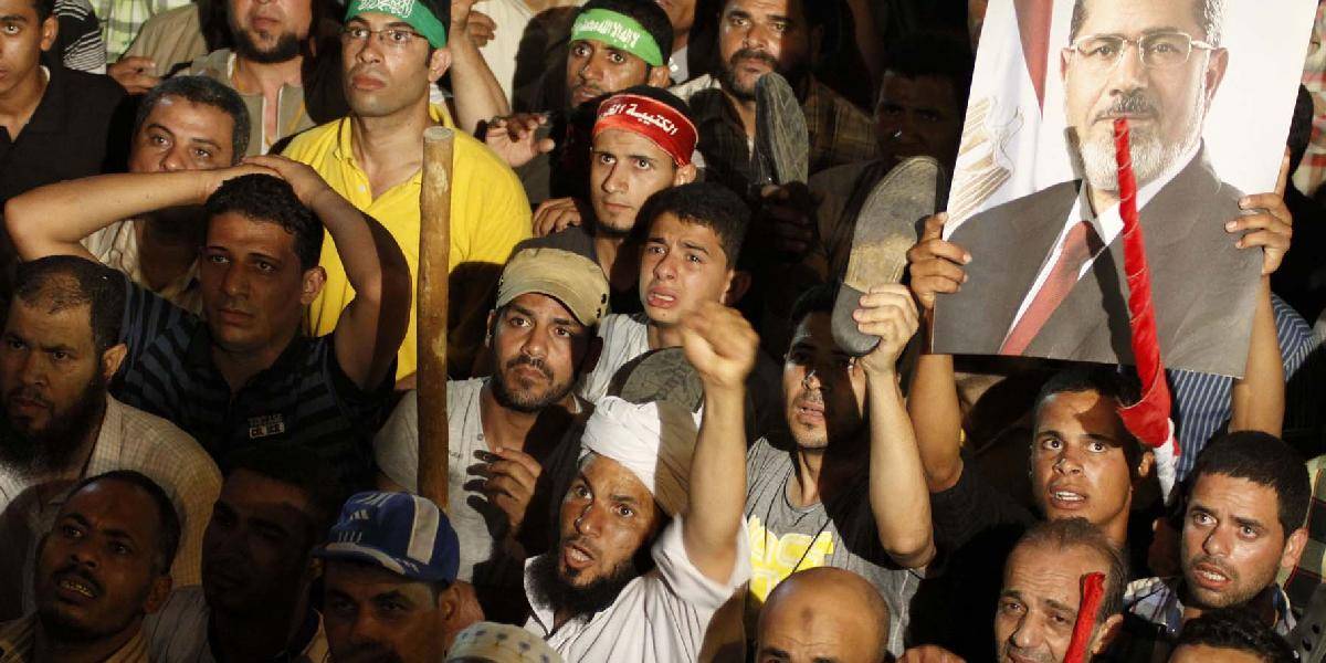 V Egypte to vrie: Armáda zvrhla prezidenta Mursího, chystá štátny prevrat!