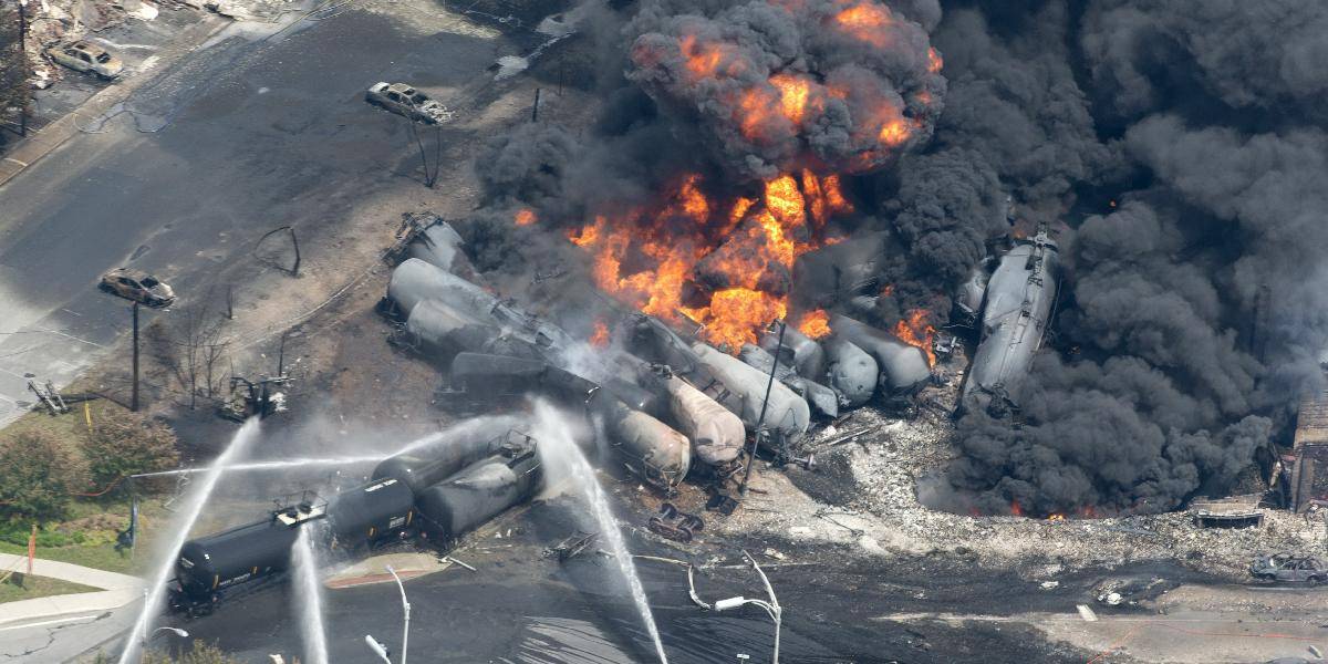 Desiatky nezvestných po výbuchu vlaku v Kanade stále nenašli