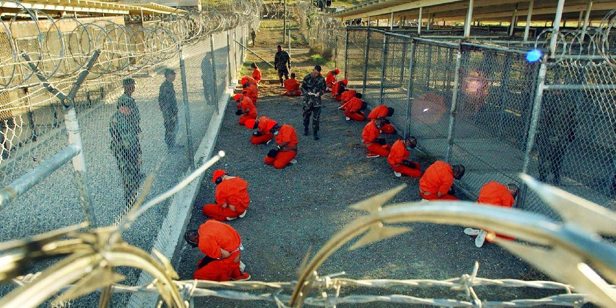 Na Guantáname násilne kŕmia väzňov, ktorí hladujú