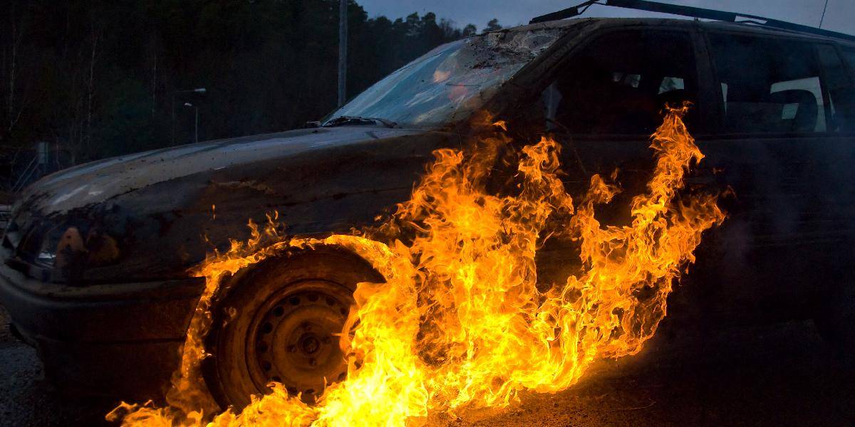 V bratislavskej Petržalke v noci podpálili auto