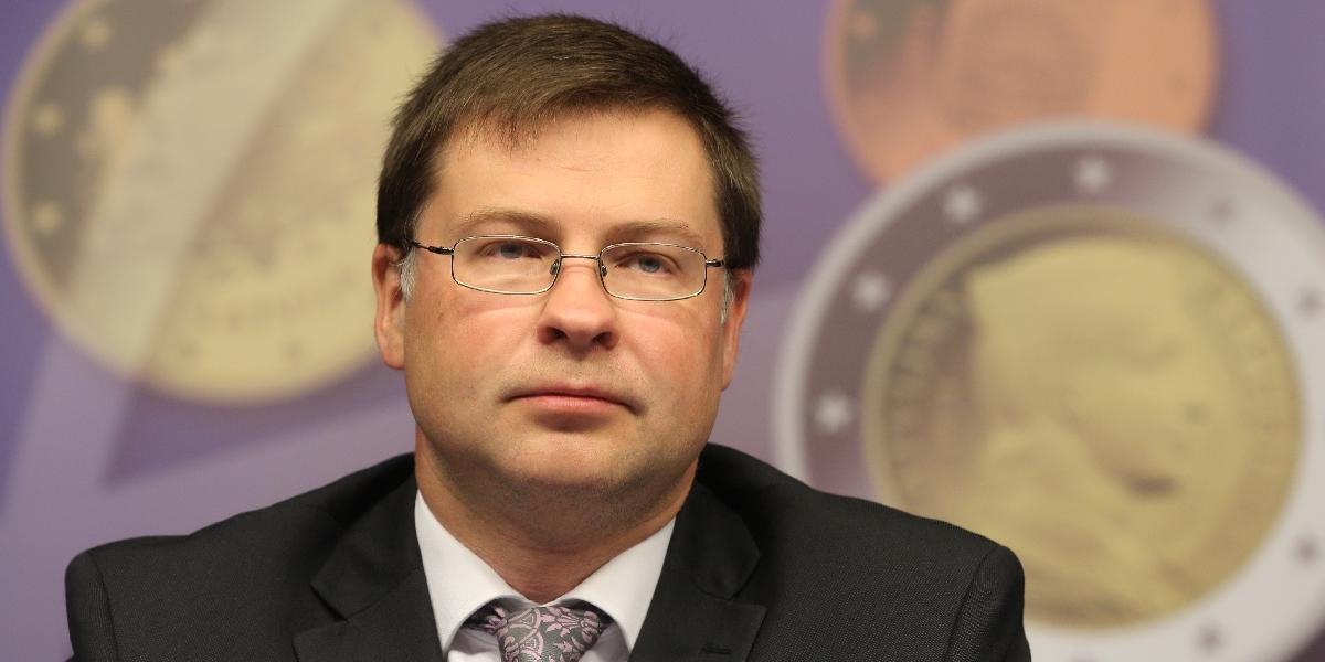 Ministri financií EÚ stanovili kurz pre výmenu lotyšského latu na euro