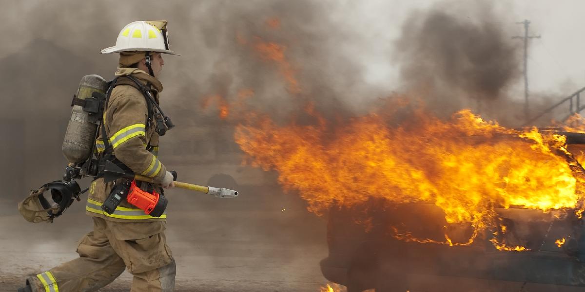 Auto v Senci podpálil koncom júna 22-ročný muž