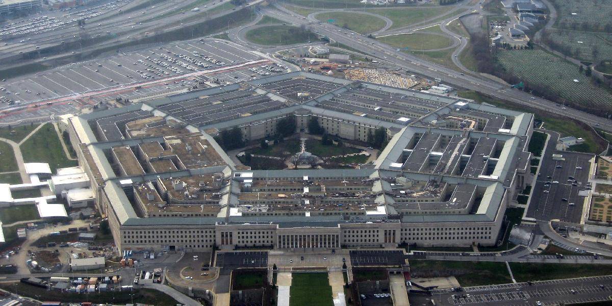 Vyše 650 000 pracovníkov Pentagonu bude na neplatenej dovolenke