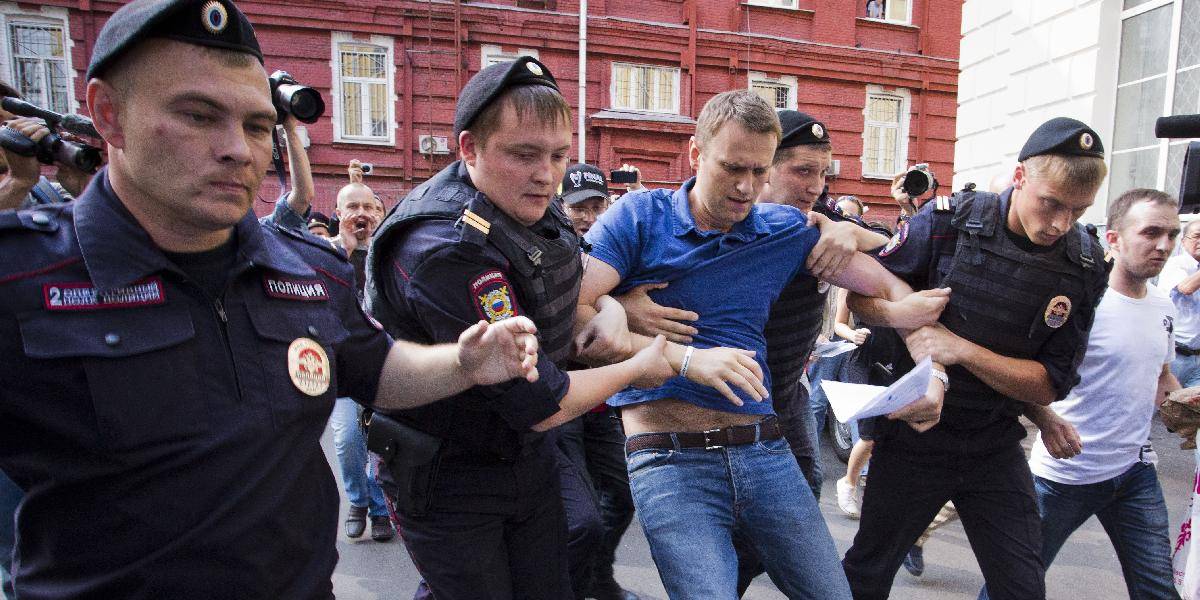 Ruského opozičného lídra Navaľného nakrátko zadržali