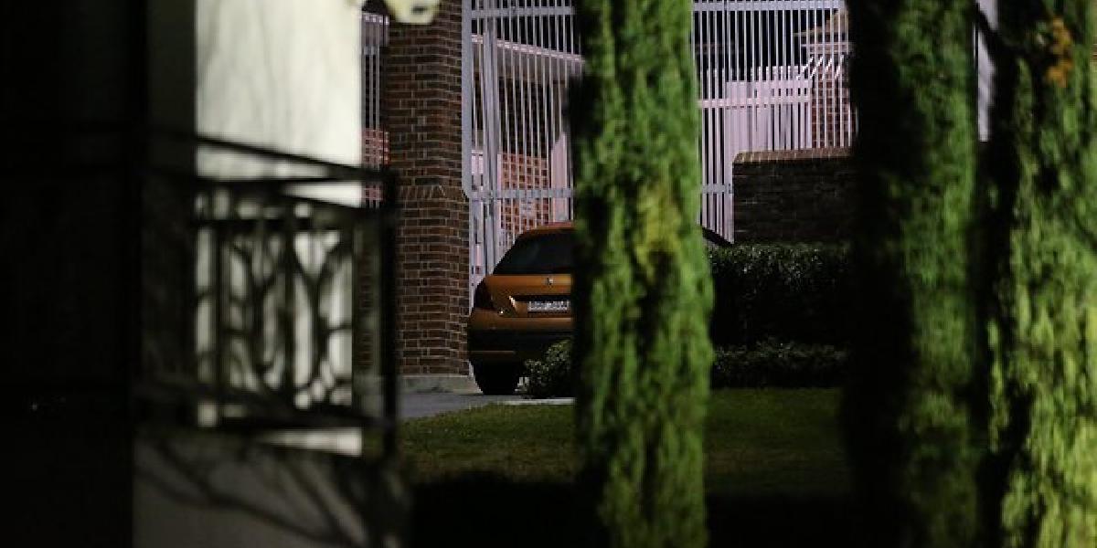 Austrálčana obvinili z úmyselného nárazu s autom do brány veľvyslanectva USA