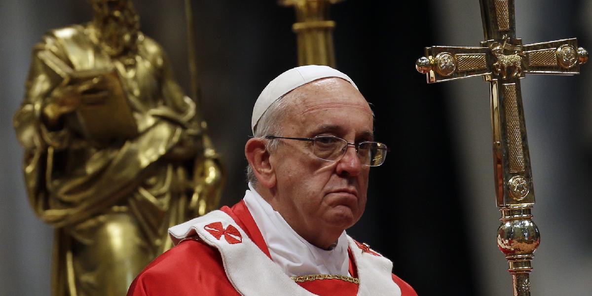 Pápež kontroluje Vatikán: Navštívil garáže, hľadal luxusné autá!