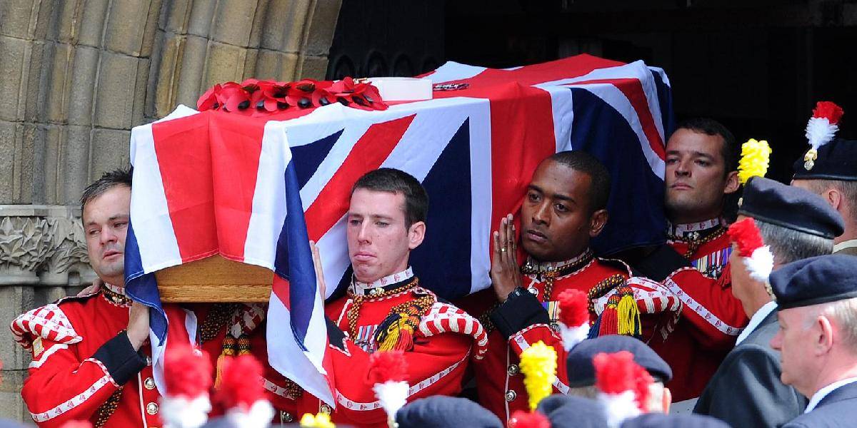 Vojakovi zavraždenému na ulici v Londýne prišiel na pohreb aj premiér Cameron