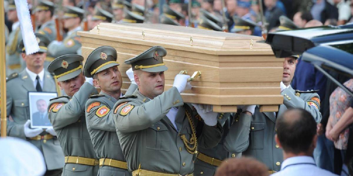 S rotným Kavuliakom sa rozlúčili štátnym pohrebom s vojenskými poctami