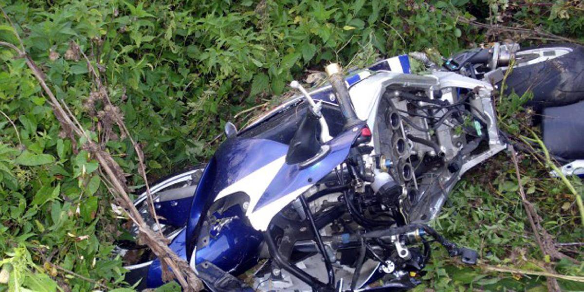 Záhadná tragédia pri Stupave: Mladého motorkára našli vedľa cesty!