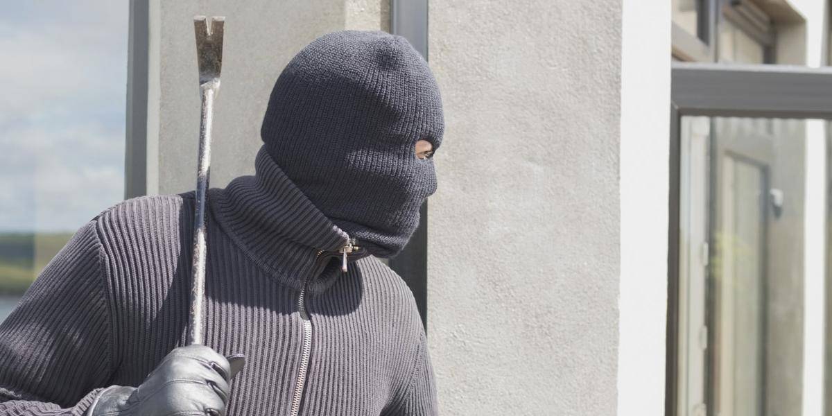 Maskovaní lupiči prepadli v Bratislave stávkovú kanceláriu i lekáreň