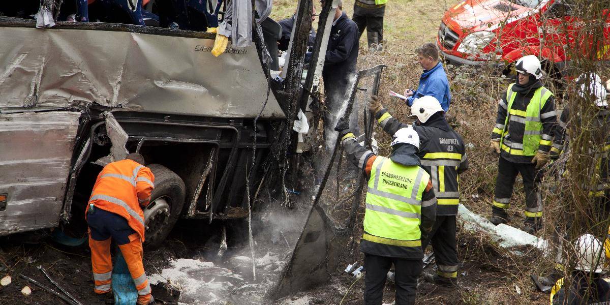 Po zrážke autobusu s kamiónom v Srbsku sú dvaja Česi v kóme