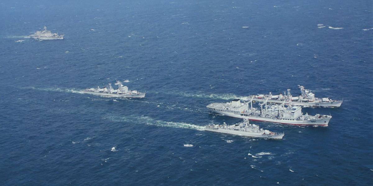 Neďaleko ostrova Hokkaidó preplávala rusko-čínska vojenská flotila