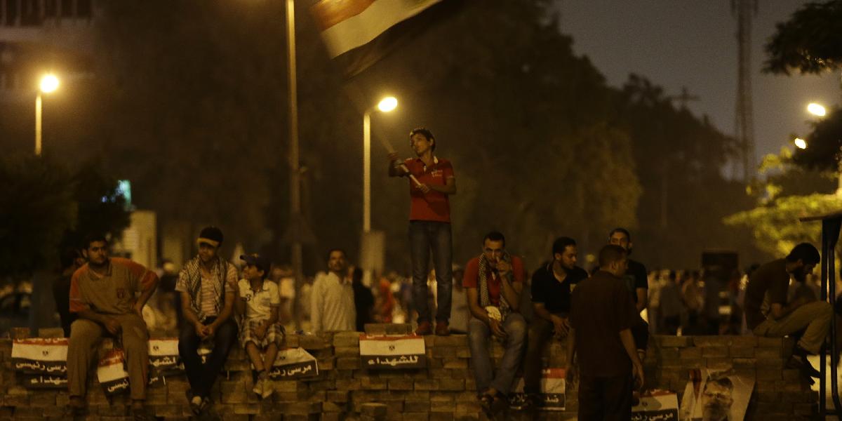 Egyptskí ozbrojenci usmrtili najmenej troch ľudí pri útoku na autobus