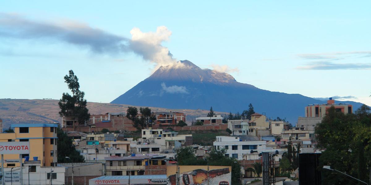 Ekvádorská sopka Tungurahua chrlila popol, obyvetľov evakuovali
