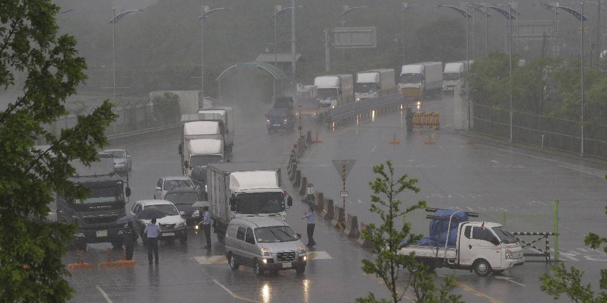 Dažde a povodne v Kórey zabili päť osôb, stovky prišli o domovy