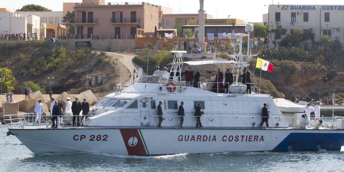 Taliani zadržali dve lode zo severnej Afriky s 300 migrantami